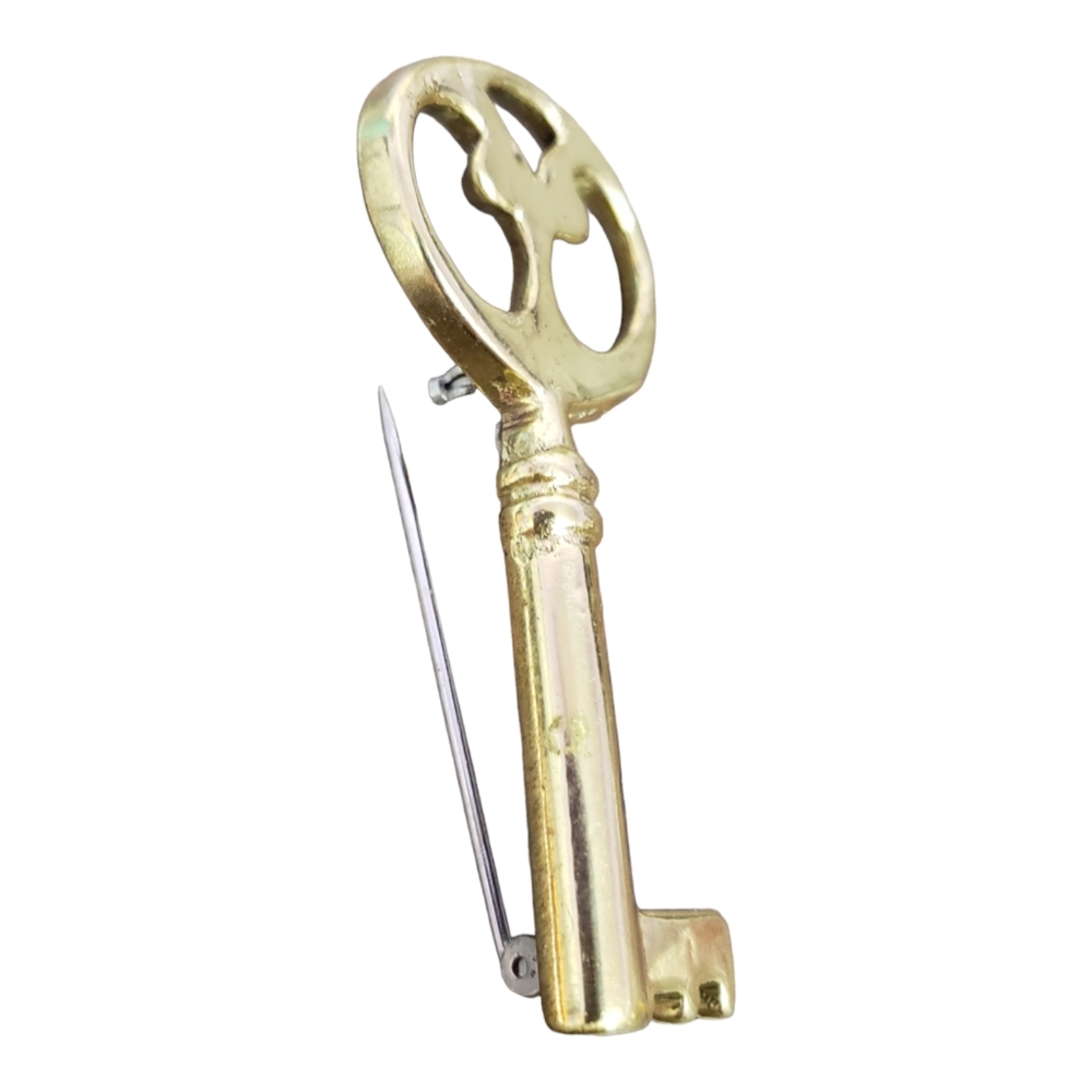 Old fashion key brooch. Gold tone.